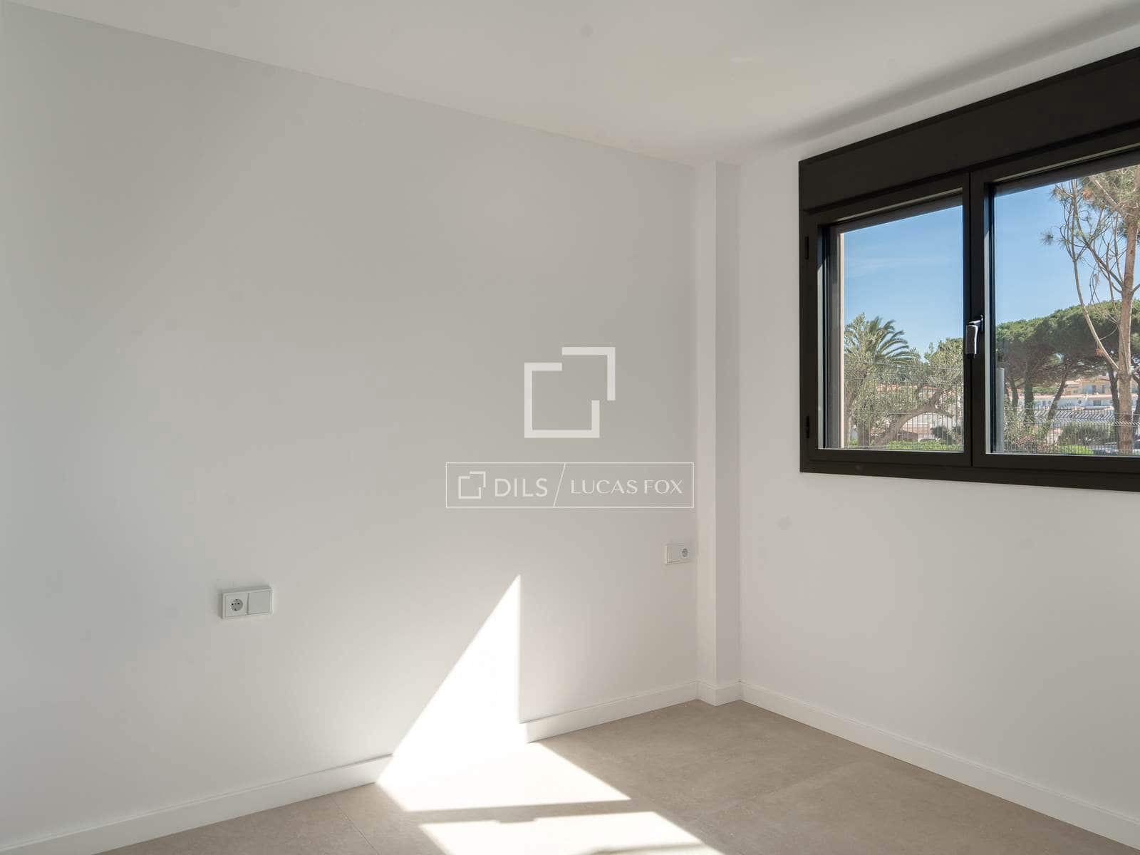 2 slaapkamer Appartement te koop in Palamos met zwembad garage - € 450.000 (Ref: 9921379)