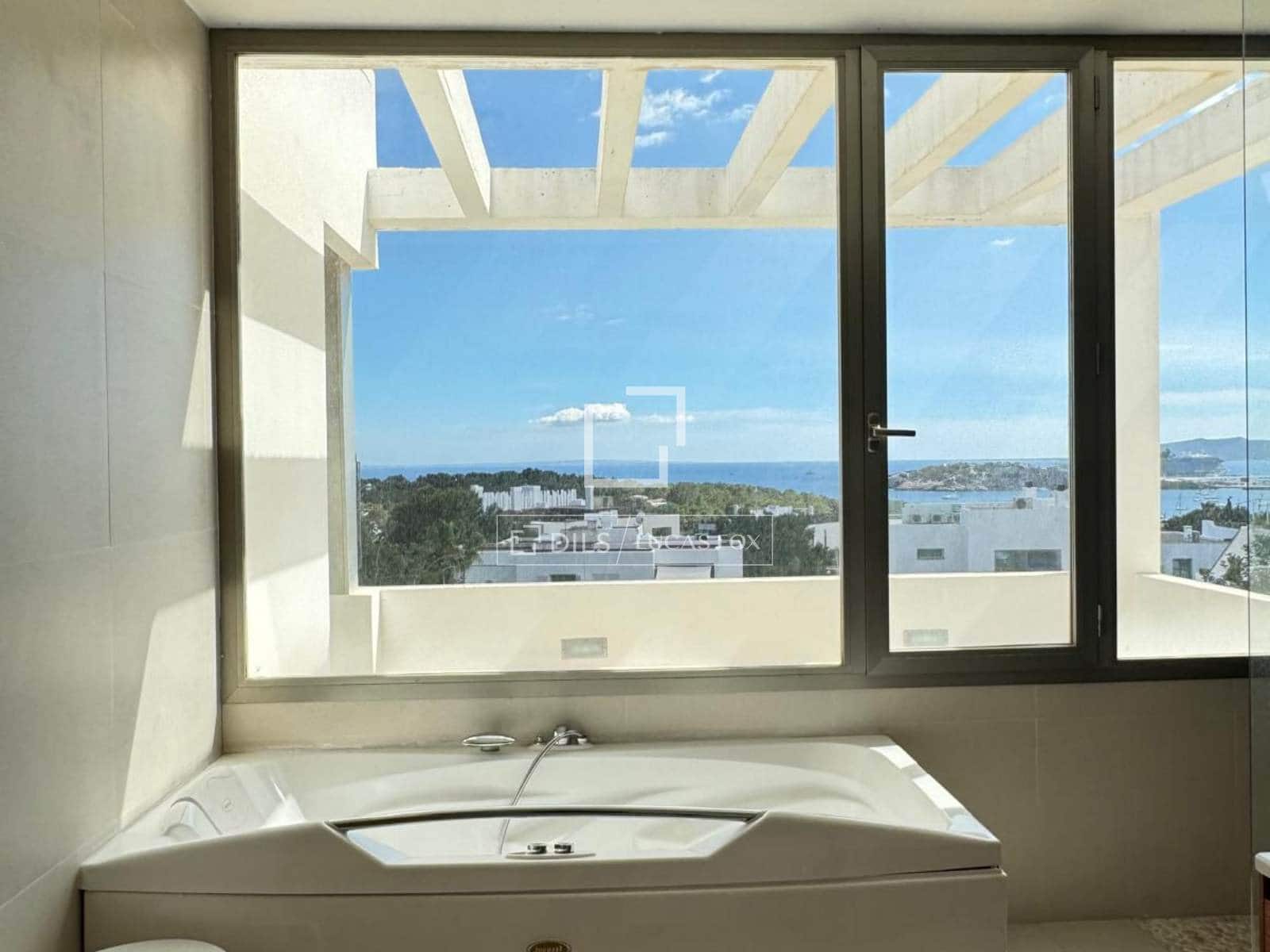 8 slaapkamer Villa te koop in Santa Eulalia / Santa Eularia met garage - € 3.700.000 (Ref: 9921453)