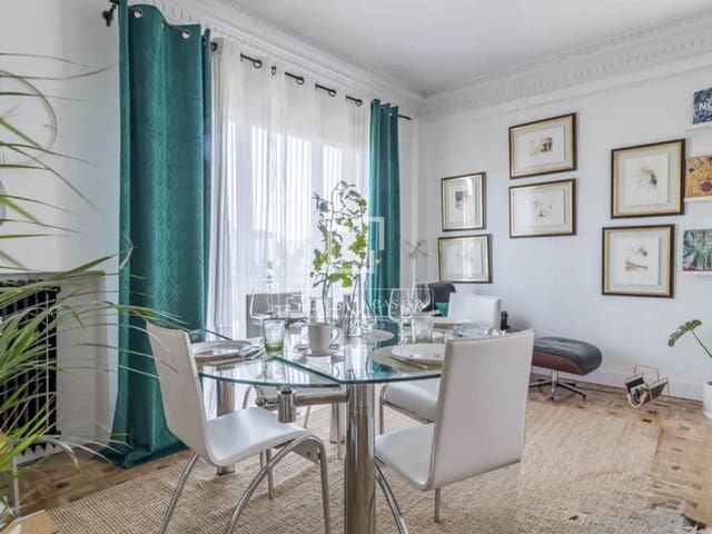 Appartement de 3 chambres à louer à Castellana, Madrid ville - 2 950 € (Ref: 9922823)