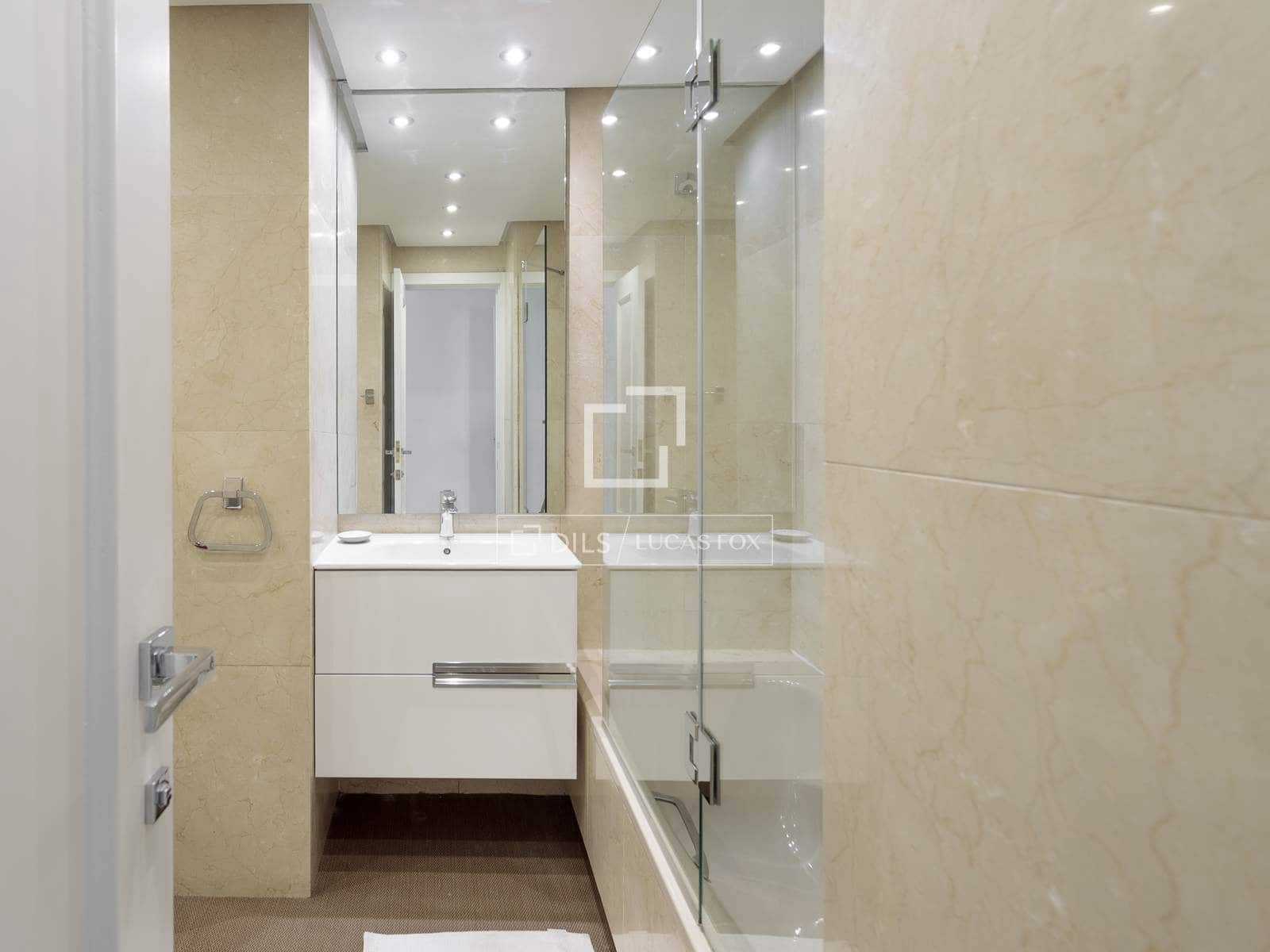 2 sovrum Lägenhet att hyra i Madrid stad - 3 900 € (Ref: 9923044)