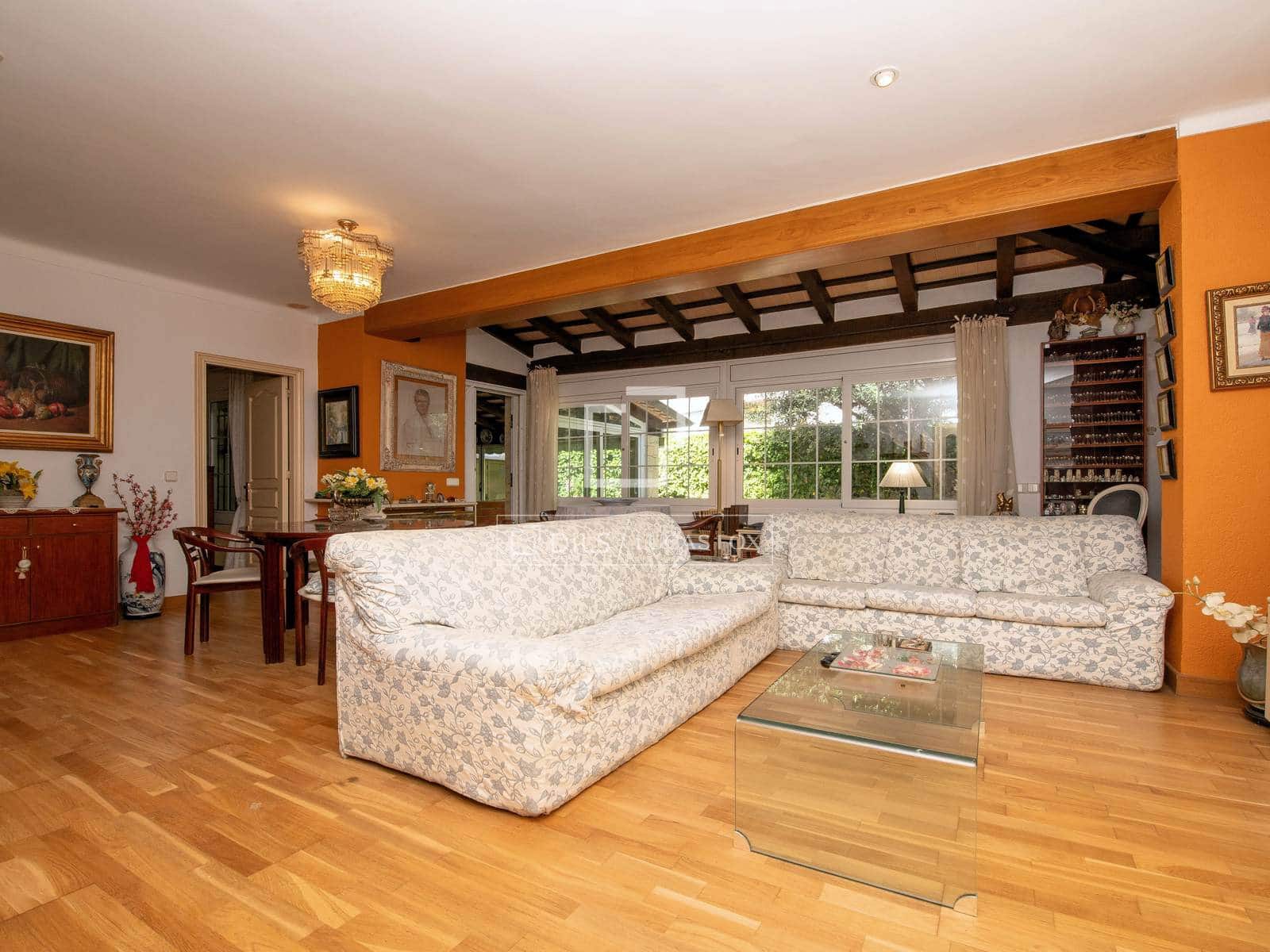 2 bedroom Villa for sale in Platja d'Aro with garage - € 710,000 (Ref: 9923045)