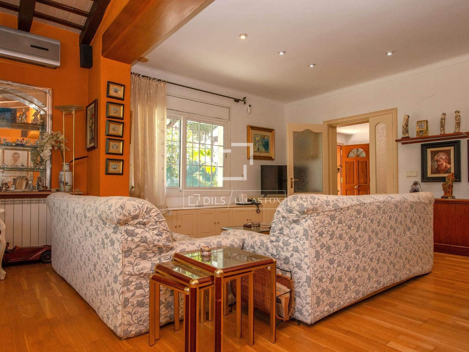 2 bedroom Villa for sale in Platja d'Aro with garage - € 710,000 (Ref: 9923045)