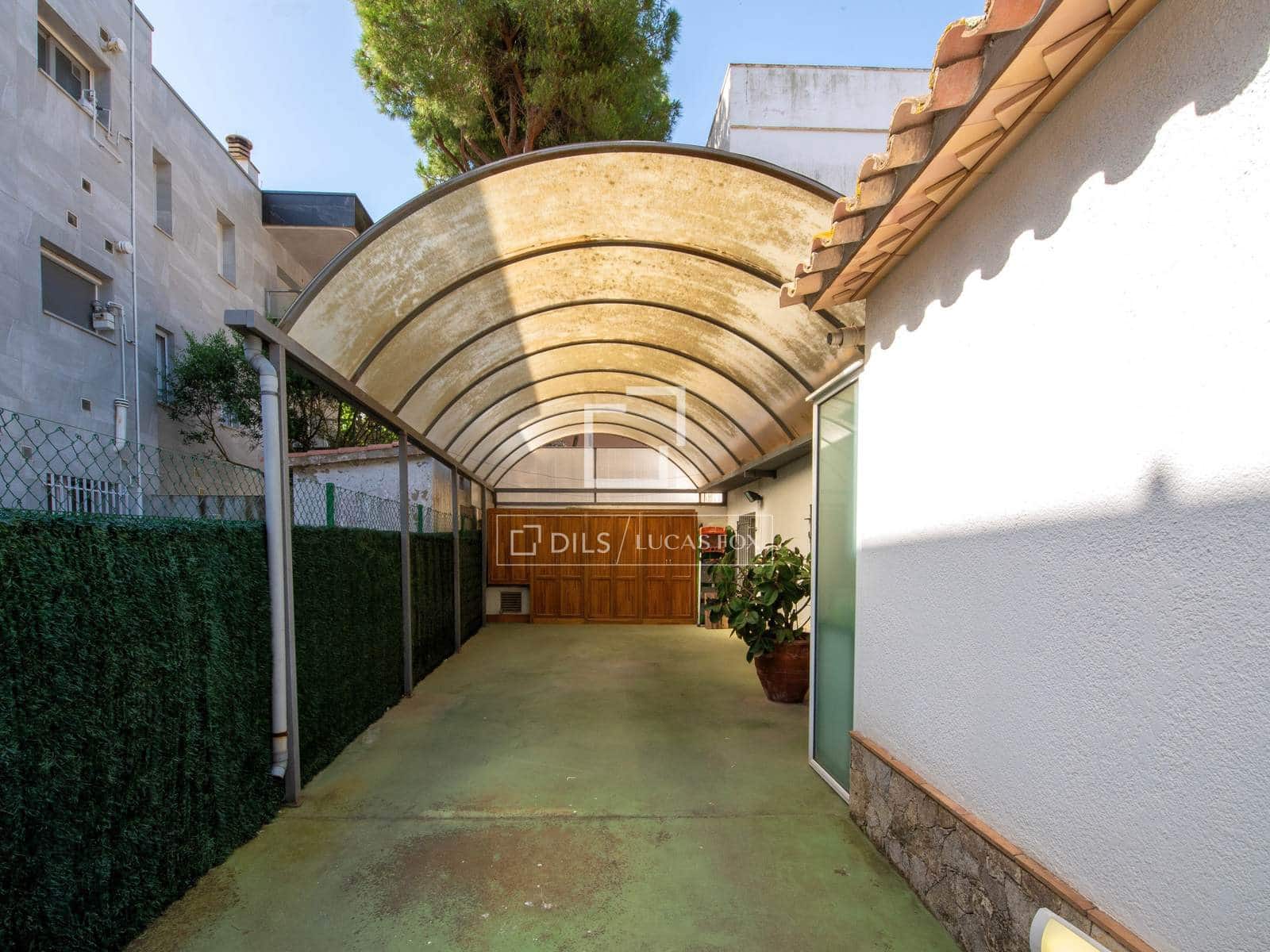 2 bedroom Villa for sale in Platja d'Aro with garage - € 710,000 (Ref: 9923045)