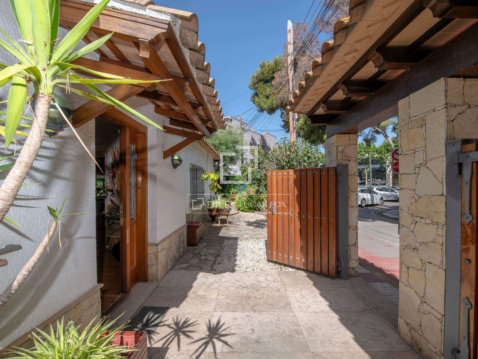 2 bedroom Villa for sale in Platja d'Aro with garage - € 710,000 (Ref: 9923045)