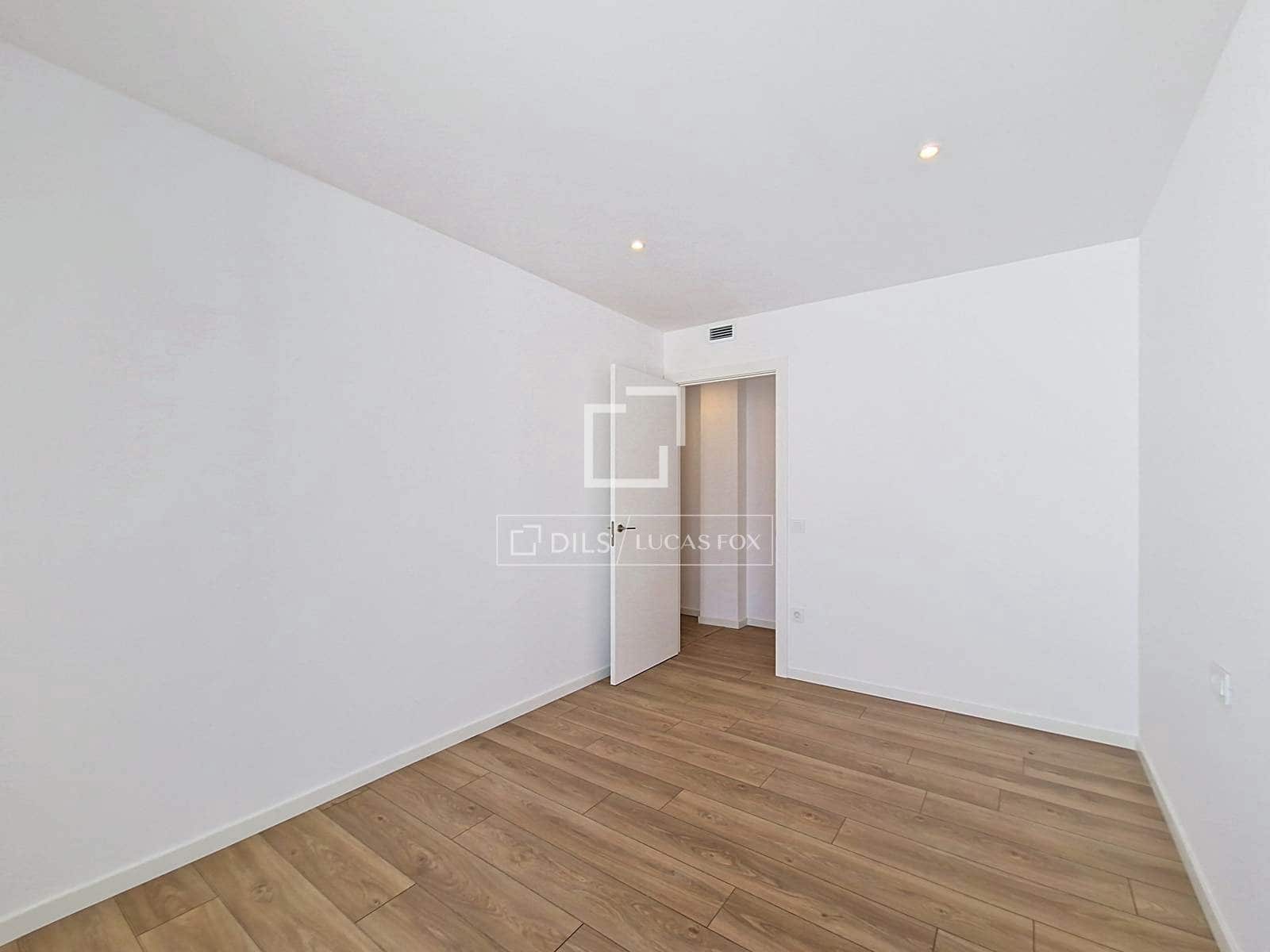 2 bedroom Apartment for sale in Vilanova i la Geltru with garage - € 498,000 (Ref: 9924907)
