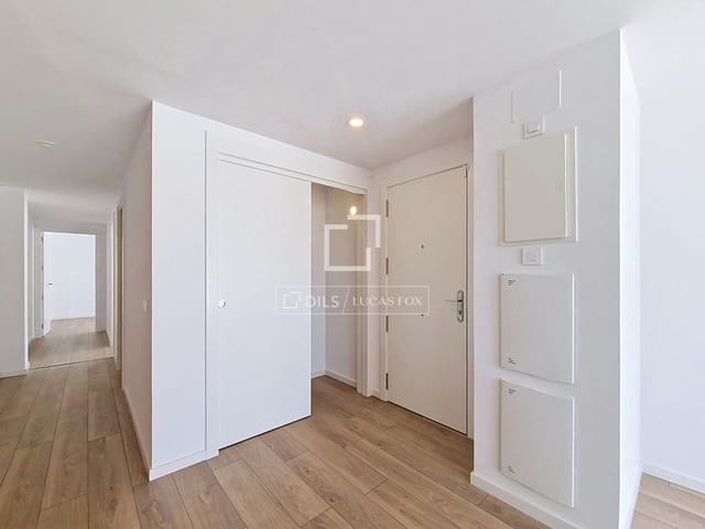 2 bedroom Apartment for sale in Vilanova i la Geltrú with garage - € 498,000 (Ref: 9924907)