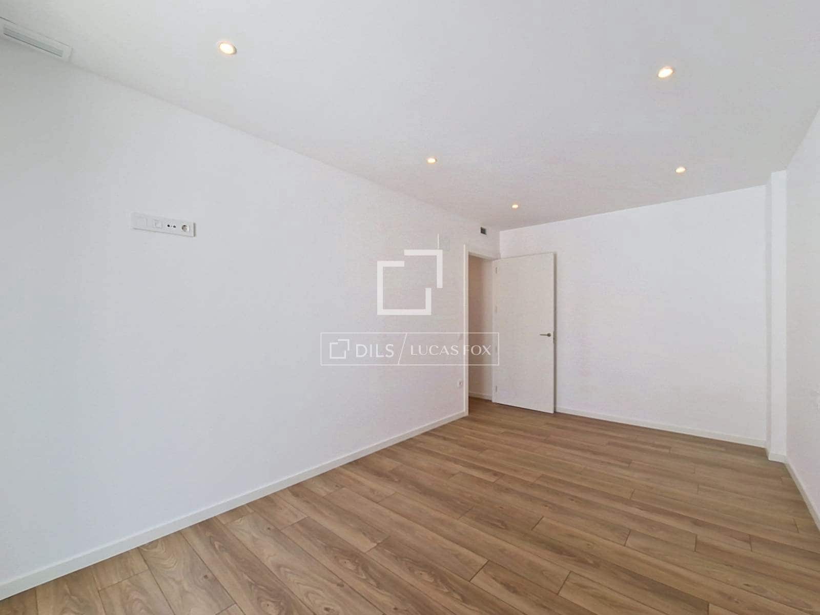 2 bedroom Apartment for sale in Vilanova i la Geltru with garage - € 498,000 (Ref: 9924907)