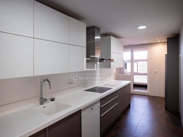 Apartamento de 4 habitaciones en Madrid ciudad en alquiler con piscina - 3.000 € (Ref: 9925207)