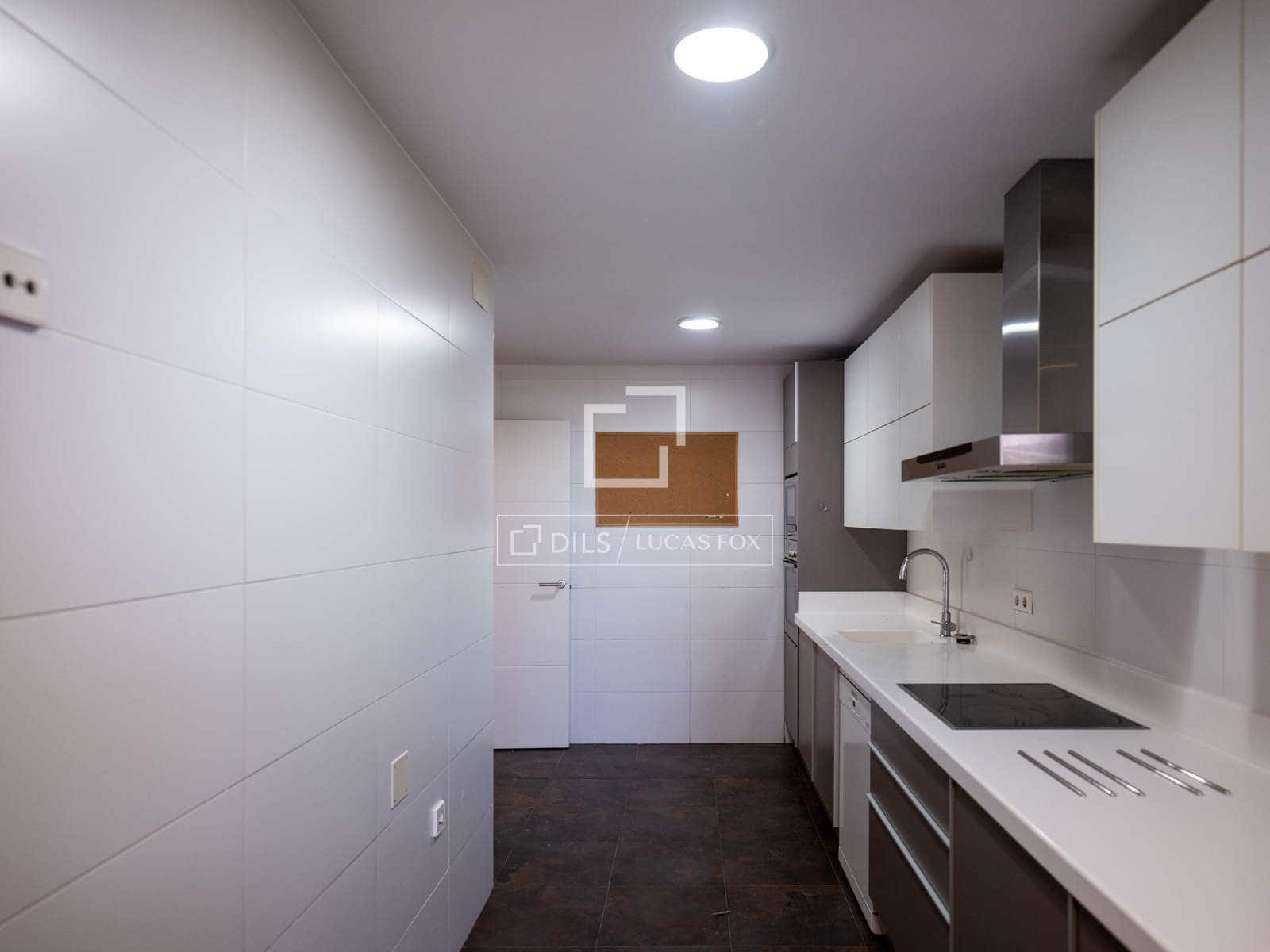 4 bedroom Apartment for rent in Madrid city with pool - € 3,000 (Ref: 9925207)