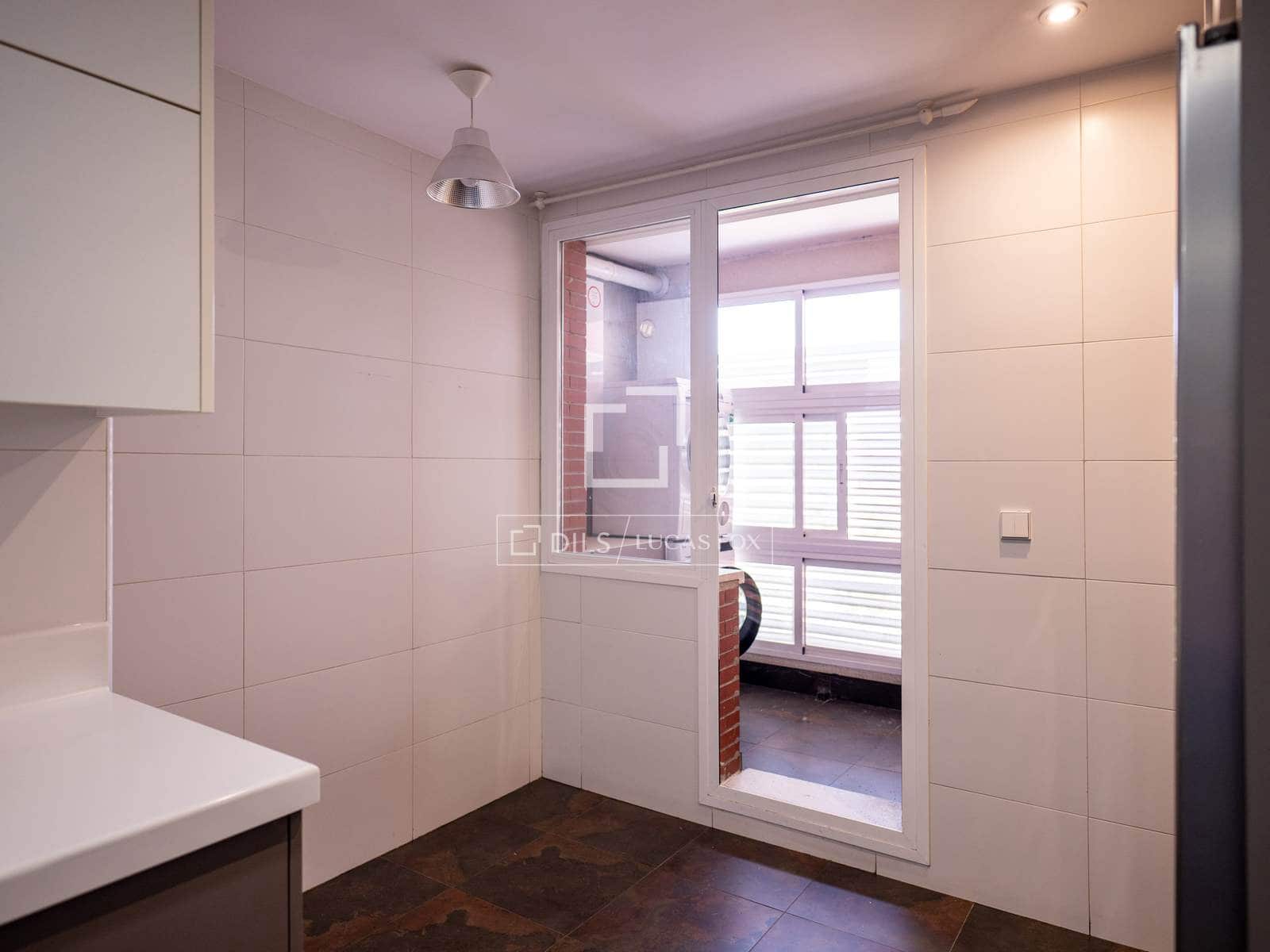 4 bedroom Apartment for rent in Madrid city with pool - € 3,000 (Ref: 9925207)