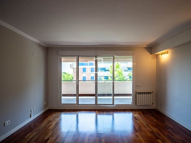 Apartamento de 4 habitaciones en Madrid ciudad en alquiler con piscina - 3.000 € (Ref: 9925207)