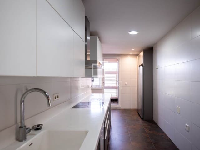 Apartamento de 4 habitaciones en Madrid ciudad en alquiler con piscina - 3.000 € (Ref: 9925207)