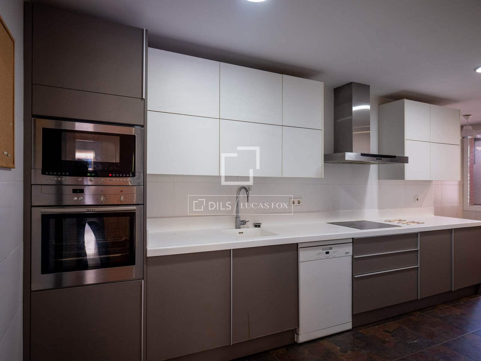 4 bedroom Apartment for rent in Madrid city with pool - € 3,000 (Ref: 9925207)