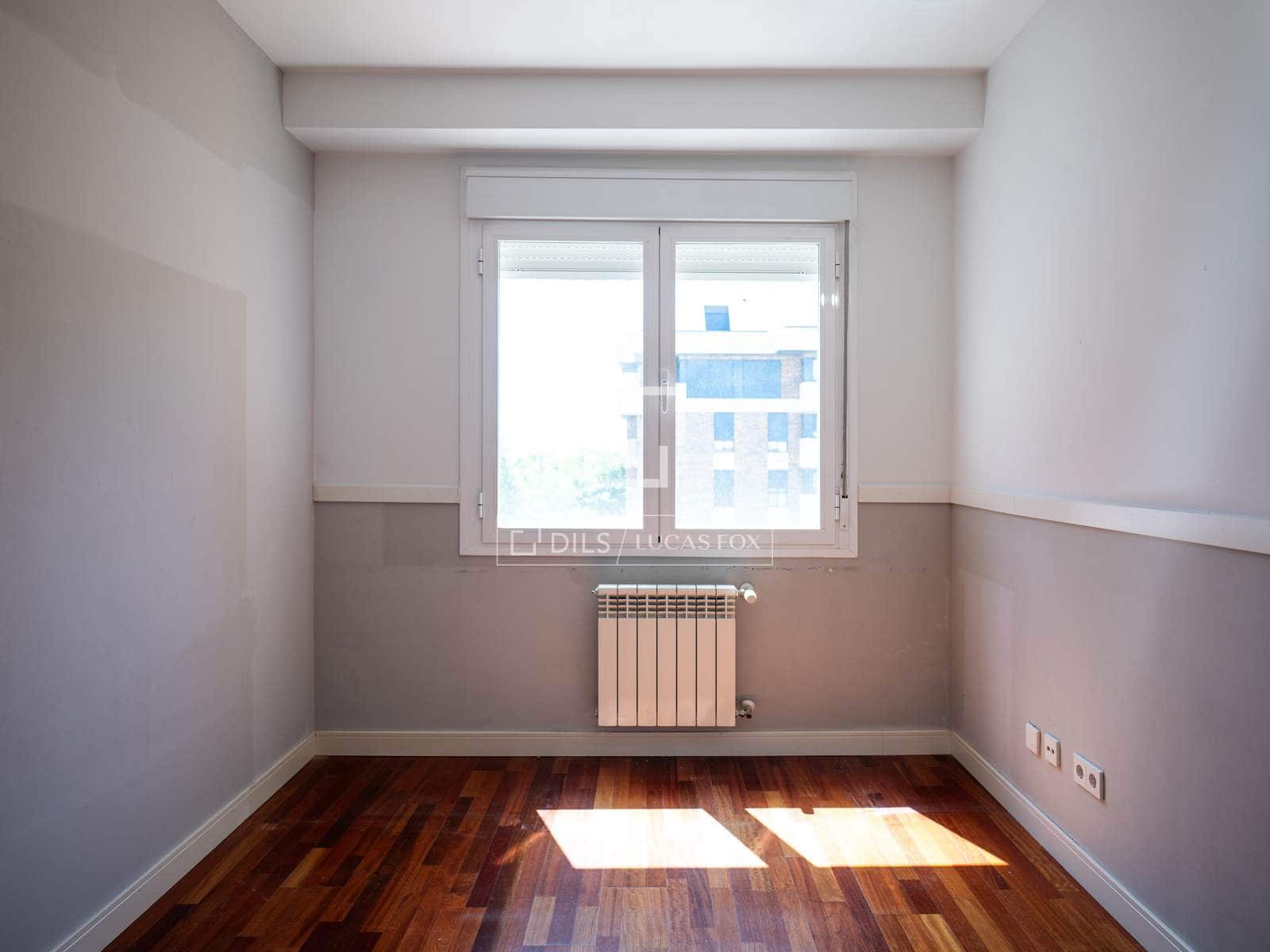 4 bedroom Apartment for rent in Madrid city with pool - € 3,000 (Ref: 9925207)