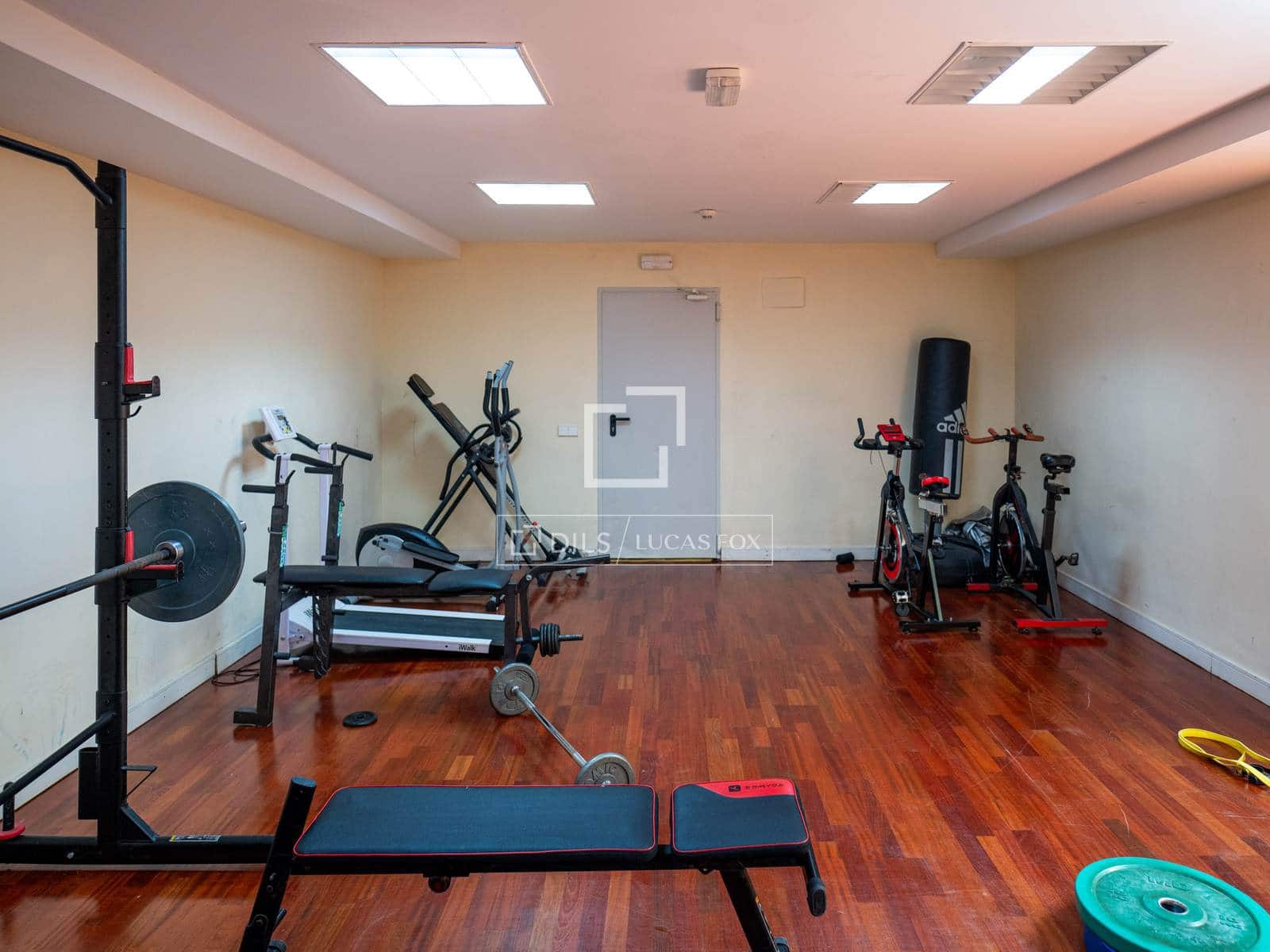 4 bedroom Apartment for rent in Madrid city with pool - € 3,000 (Ref: 9925207)