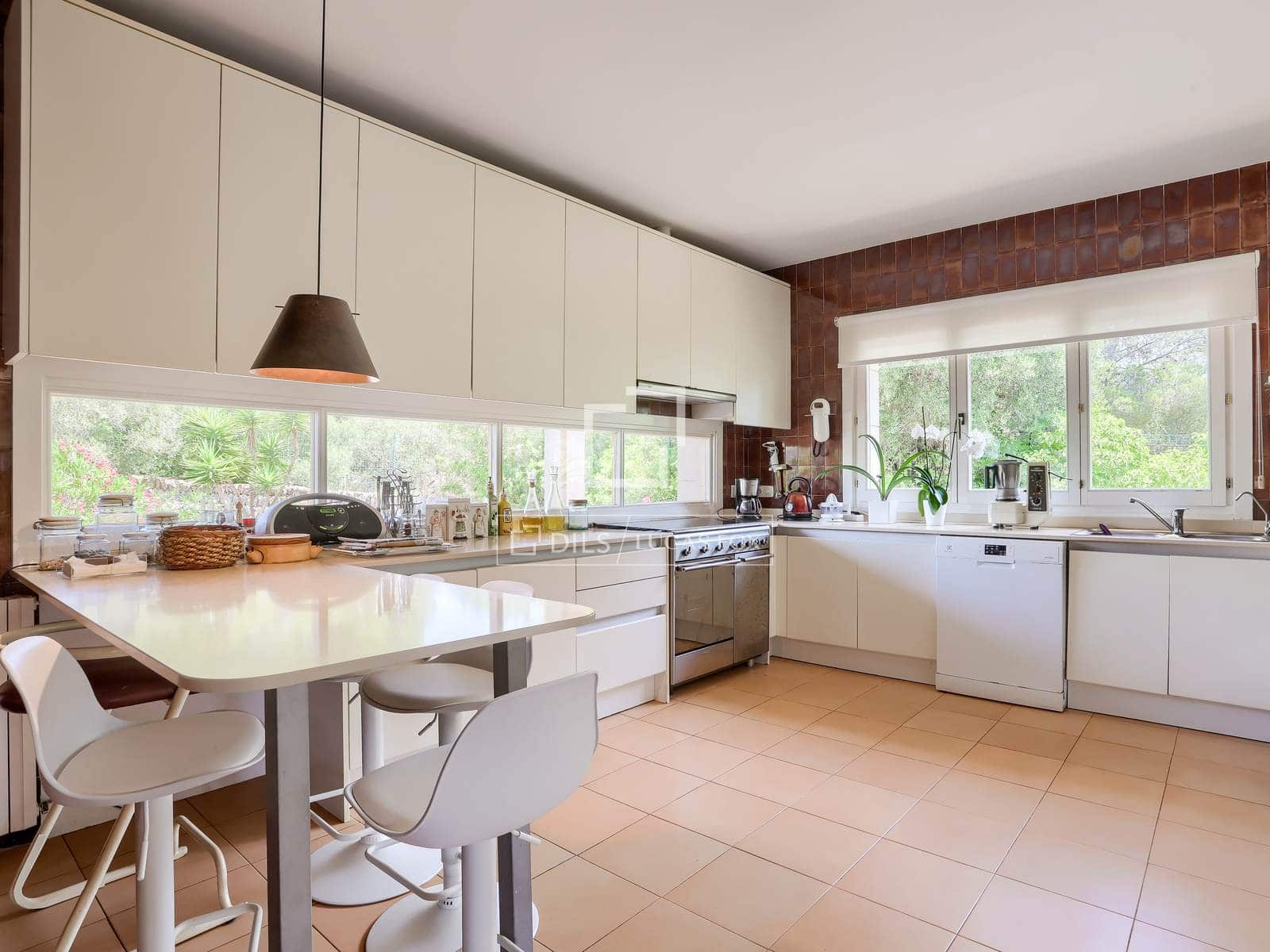 4 bedroom Villa for sale in Sa Cabaneta / La Cabaneta with pool garage - € 1,850,000 (Ref: 9926447)