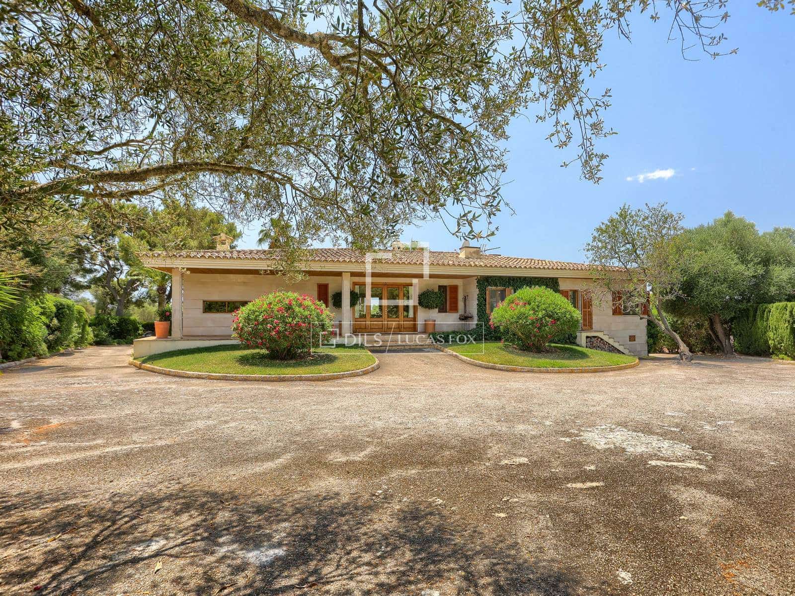 4 bedroom Villa for sale in Sa Cabaneta / La Cabaneta with pool garage - € 1,850,000 (Ref: 9926447)