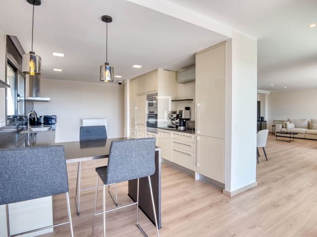 5 makuuhuone Huvila myytävänä paikassa Sant Feliu de Guíxols mukana uima-altaan 
autotalli - 1 600 000 € (Ref: 9927815)