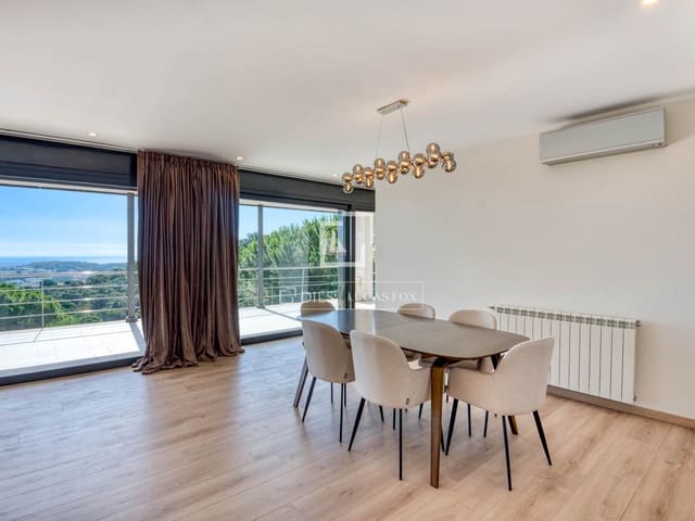 5 makuuhuone Huvila myytävänä paikassa Sant Feliu de Guíxols mukana uima-altaan 
autotalli - 1 600 000 € (Ref: 9927815)