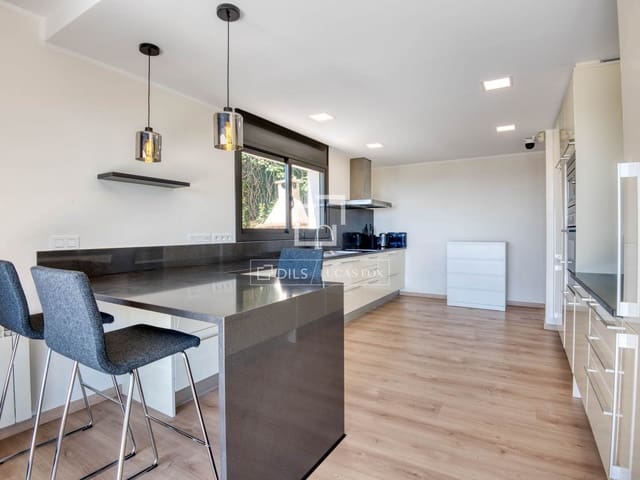5 makuuhuone Huvila myytävänä paikassa Sant Feliu de Guíxols mukana uima-altaan 
autotalli - 1 600 000 € (Ref: 9927815)