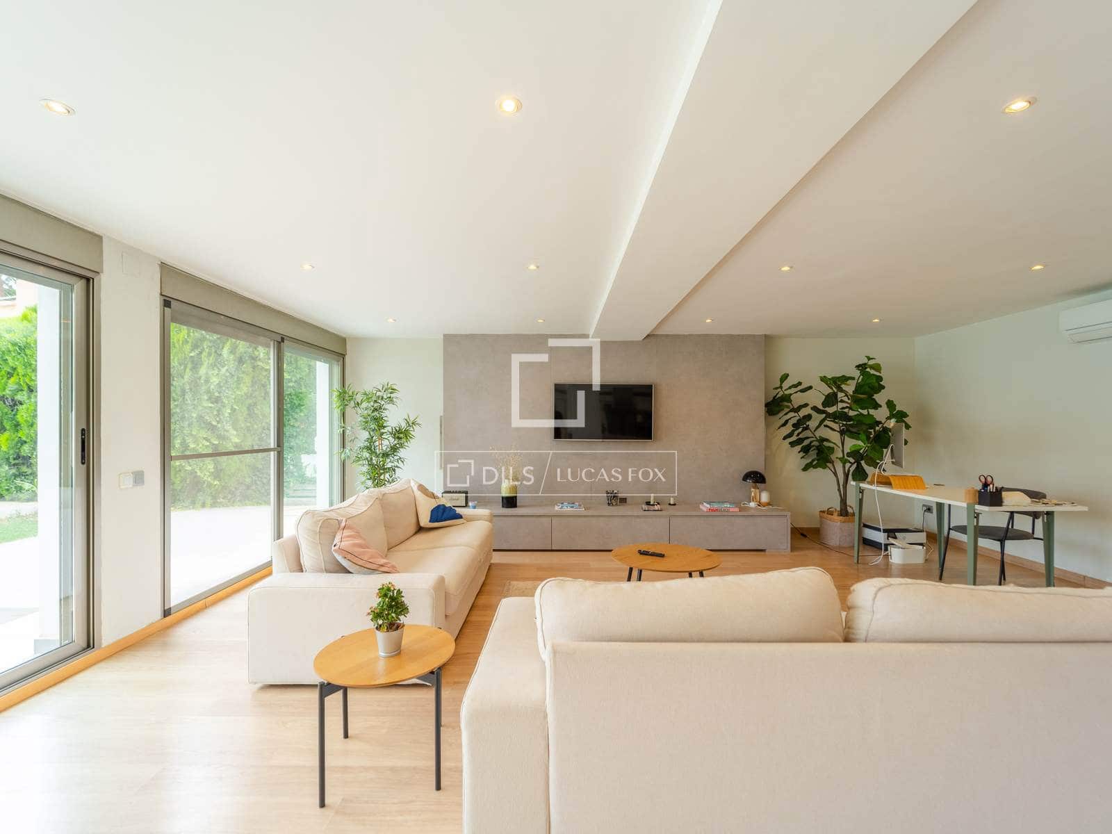 3 bedroom Villa for sale in L'Eliana with pool garage - € 690,000 (Ref: 9927816)