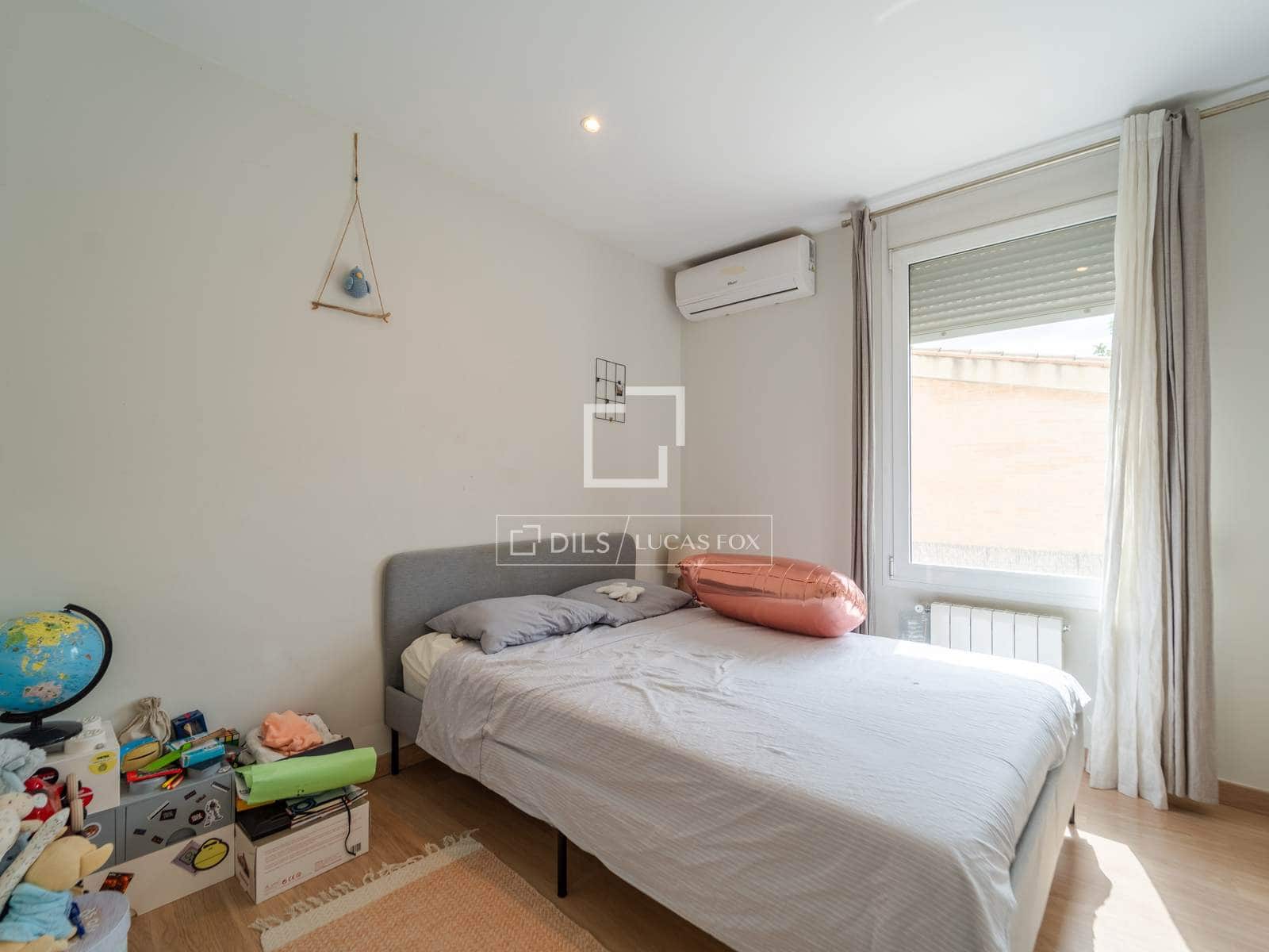3 bedroom Villa for sale in L'Eliana with pool garage - € 690,000 (Ref: 9927816)