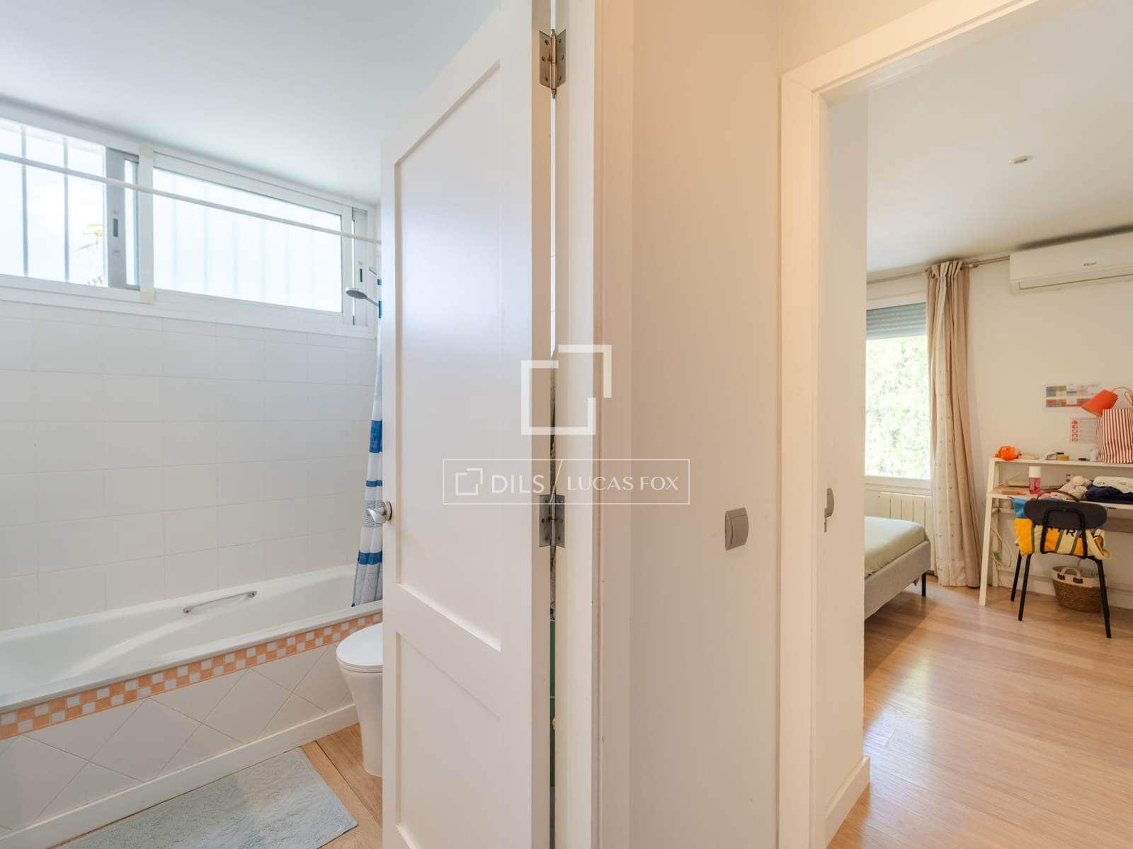 3 bedroom Villa for sale in L'Eliana with pool garage - € 690,000 (Ref: 9927816)