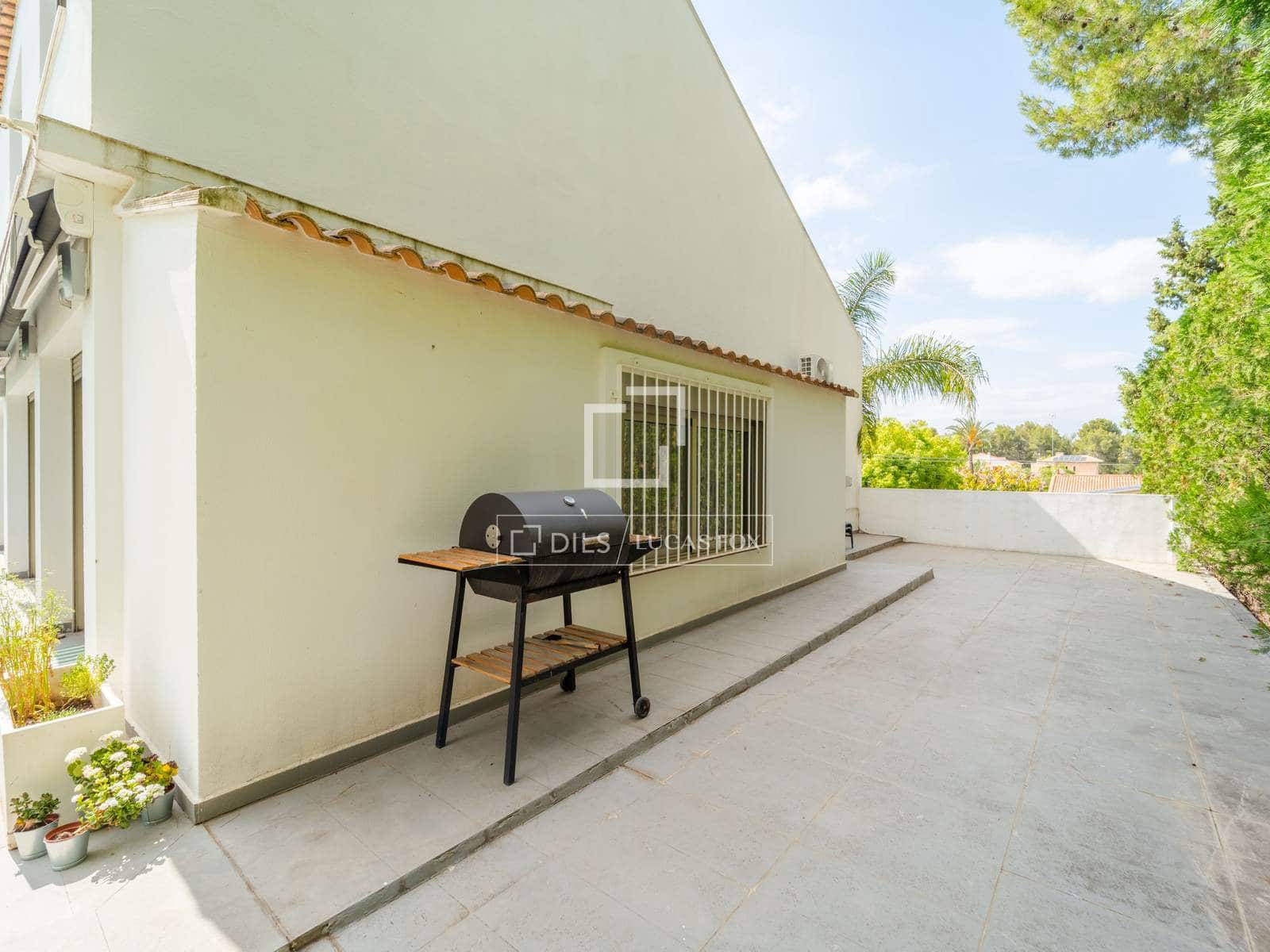 3 bedroom Villa for sale in L'Eliana with pool garage - € 690,000 (Ref: 9927816)