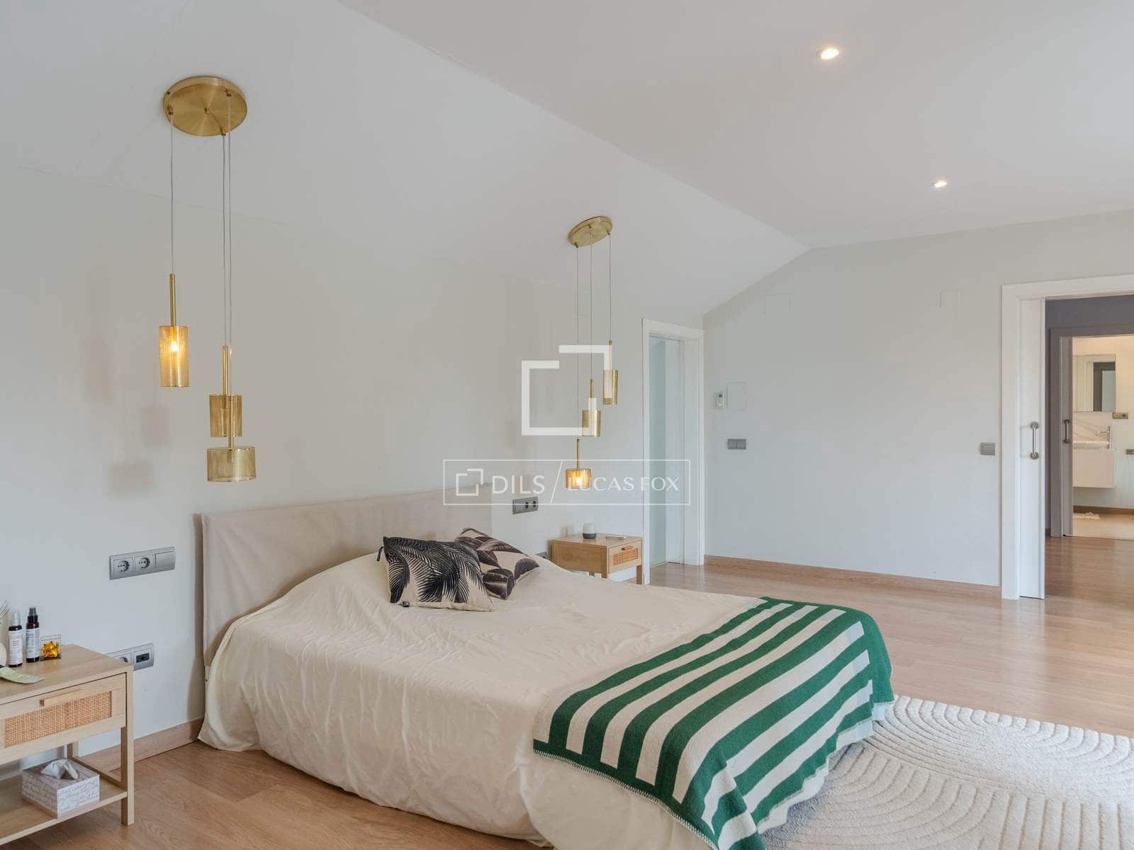 3 bedroom Villa for sale in L'Eliana with pool garage - € 690,000 (Ref: 9927816)