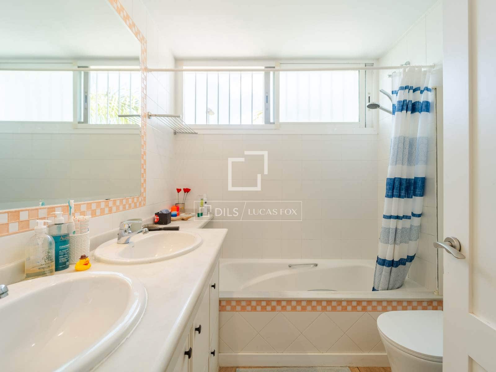 3 bedroom Villa for sale in L'Eliana with pool garage - € 690,000 (Ref: 9927816)