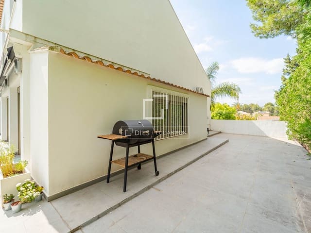 3 Zimmer Villa zu verkaufen in L'Eliana mit Pool Garage - 690.000 € (Ref: 9927816)