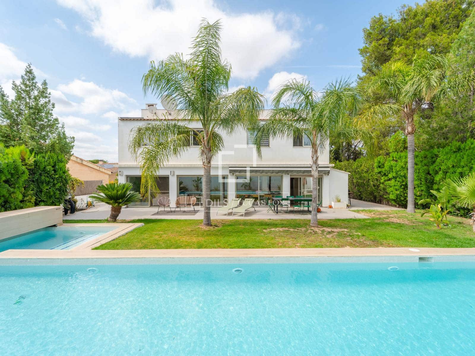 3 bedroom Villa for sale in L'Eliana with pool garage - € 690,000 (Ref: 9927816)