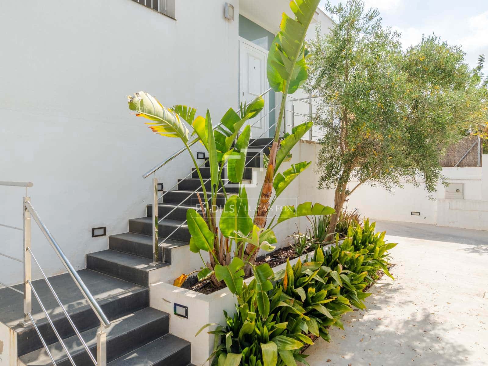 3 bedroom Villa for sale in L'Eliana with pool garage - € 690,000 (Ref: 9927816)