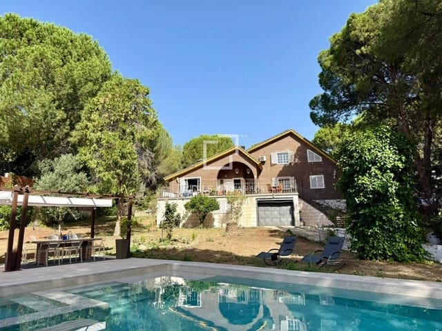 Chalet de 8 habitaciones en San Martín de Valdeiglesias en venta con piscina garaje - 1.200.000 € (Ref: 9928310)