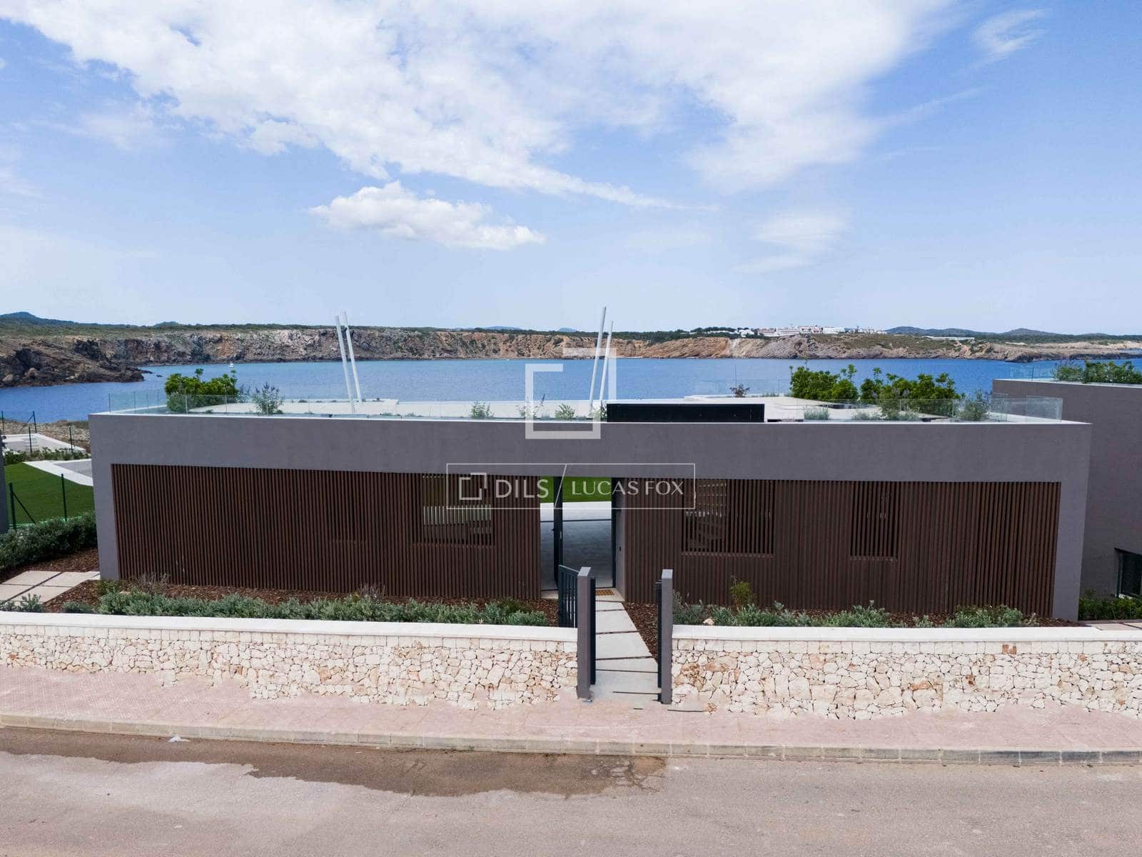 2 bedroom Villa for sale in Es Mercadal with pool garage - € 2,495,000 (Ref: 9928468)