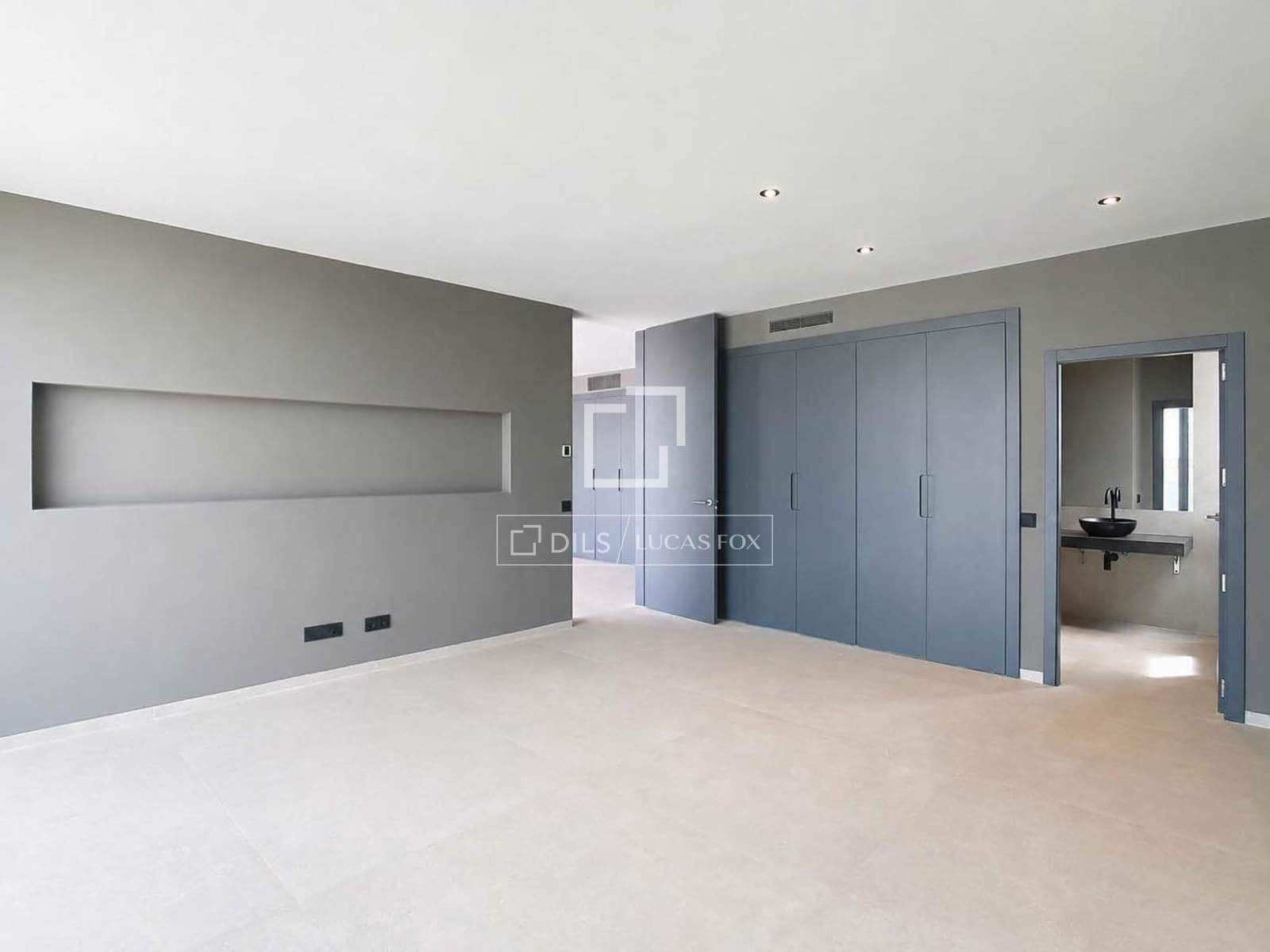 2 bedroom Villa for sale in Es Mercadal with pool garage - € 2,495,000 (Ref: 9928468)
