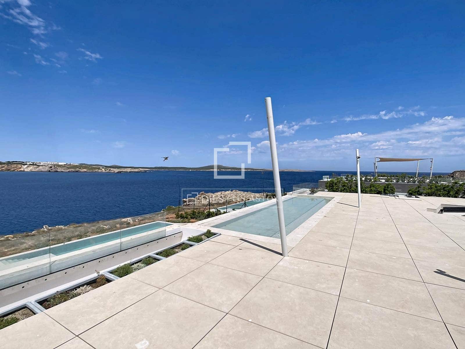2 bedroom Villa for sale in Es Mercadal with pool garage - € 2,495,000 (Ref: 9928468)