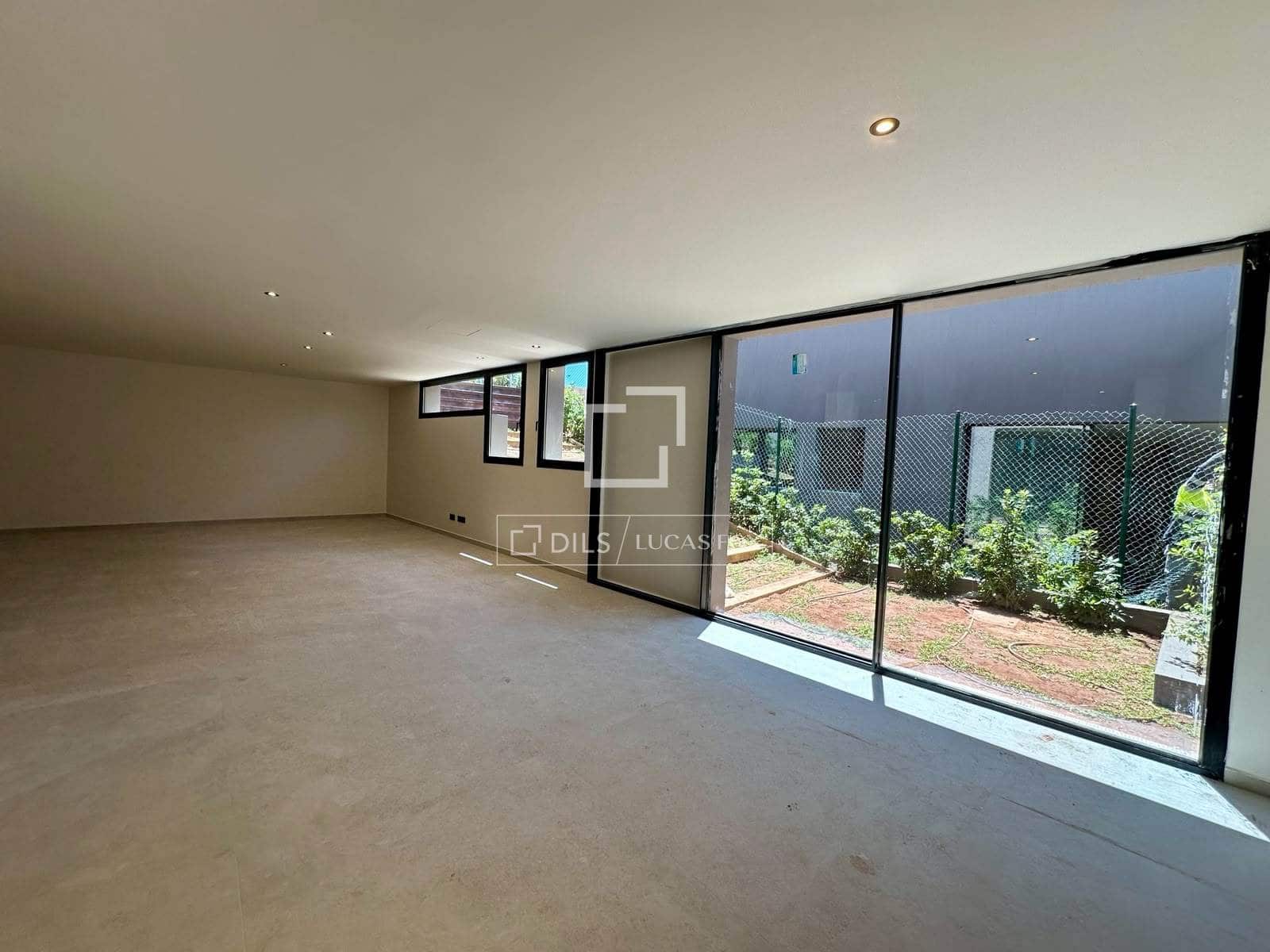 2 bedroom Villa for sale in Es Mercadal with pool garage - € 2,495,000 (Ref: 9928468)
