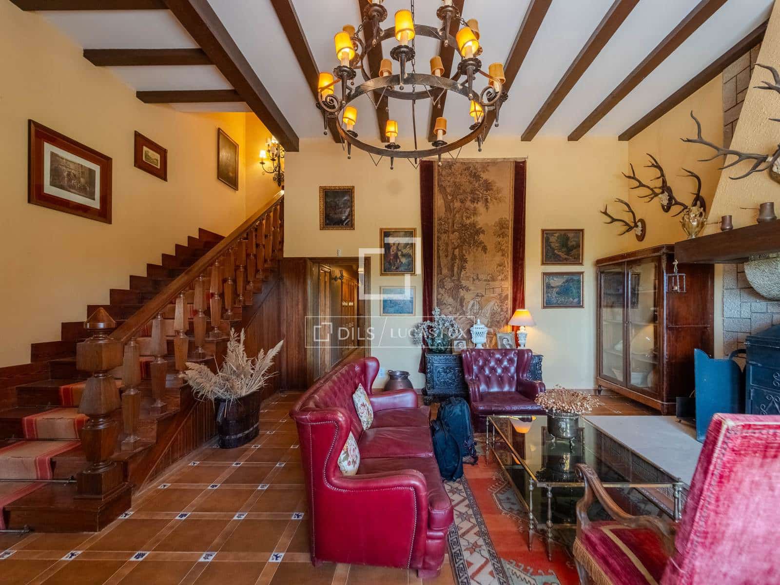 10 bedroom Finca/Country House for sale in Requena with pool garage - € 1,700,000 (Ref: 9928470)