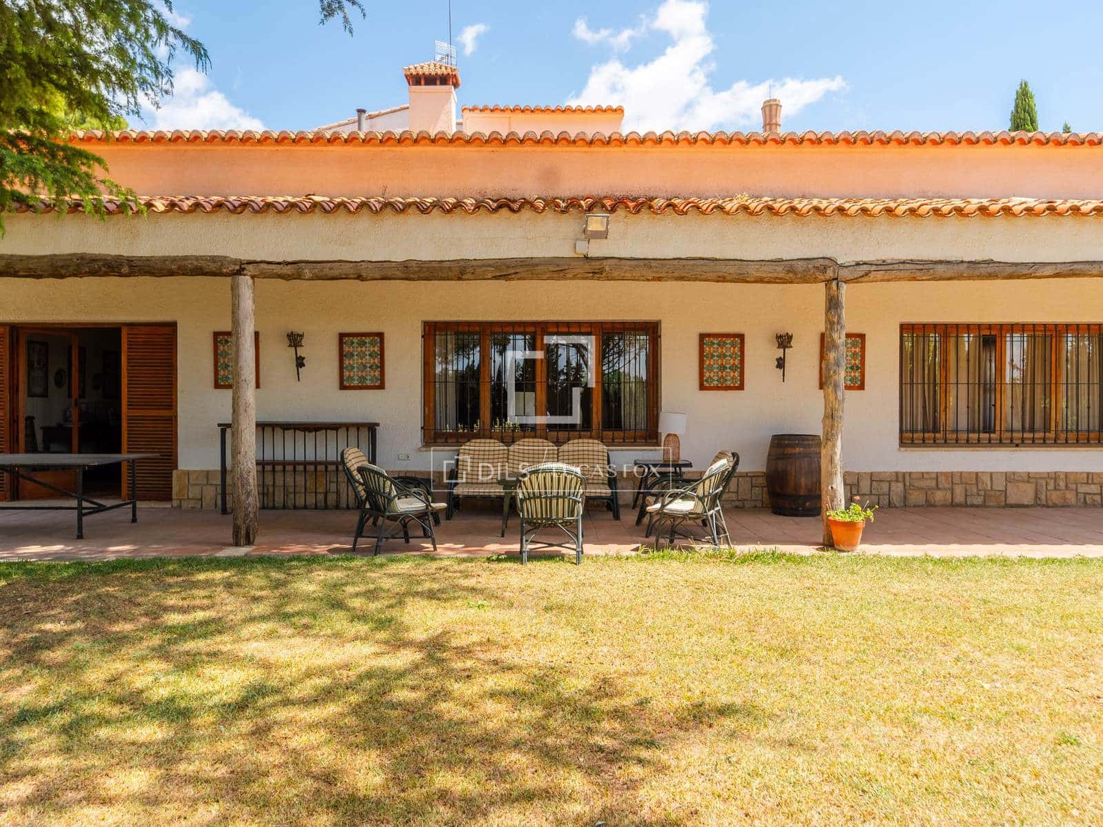 10 bedroom Finca/Country House for sale in Requena with pool garage - € 1,700,000 (Ref: 9928470)