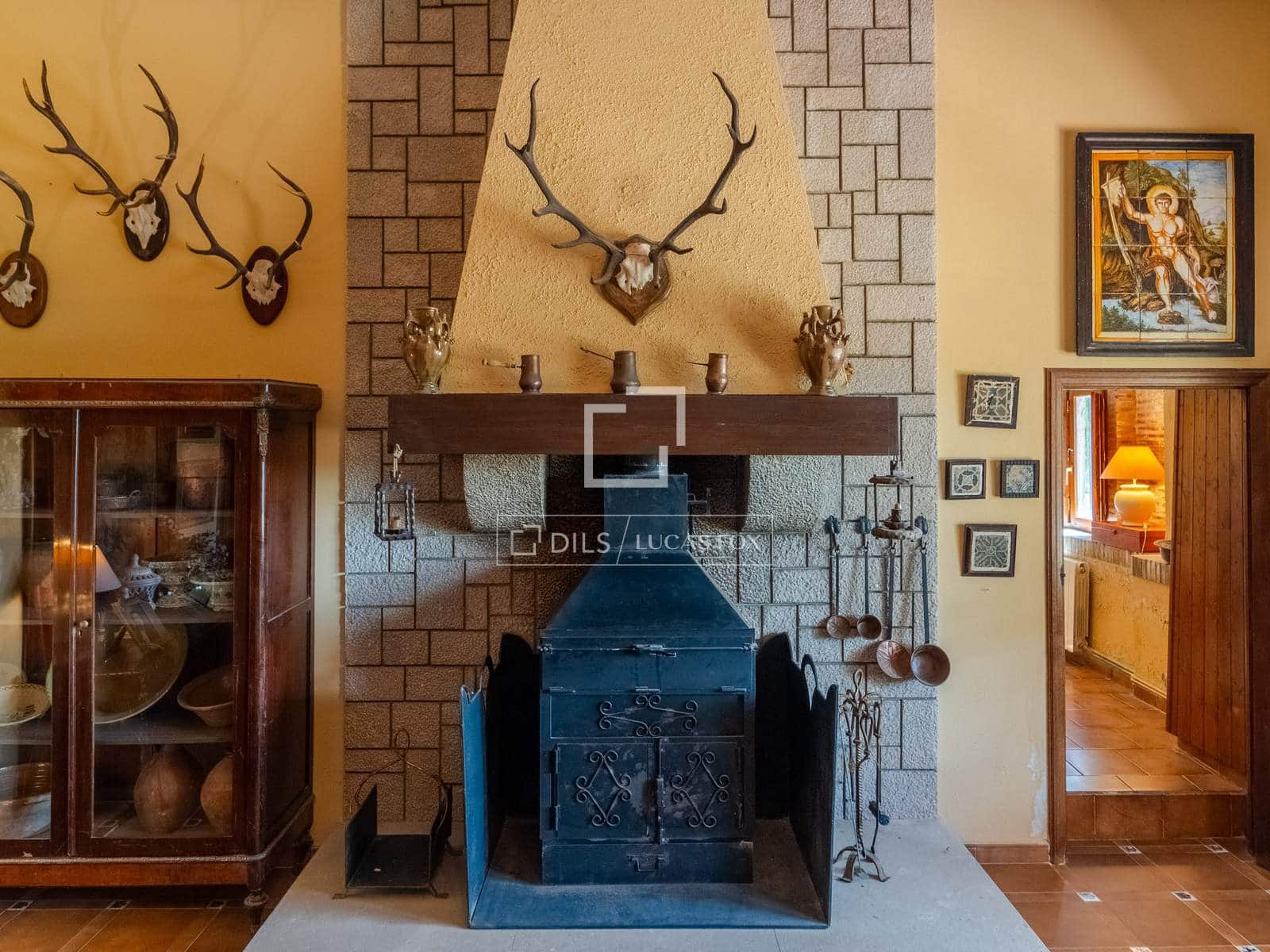 10 bedroom Finca/Country House for sale in Requena with pool garage - € 1,700,000 (Ref: 9928470)