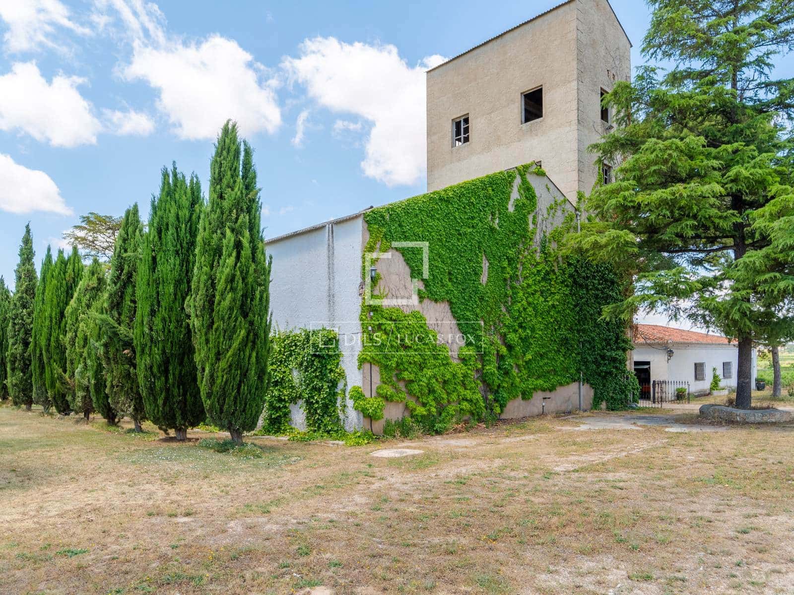 10 bedroom Finca/Country House for sale in Requena with pool garage - € 1,700,000 (Ref: 9928470)