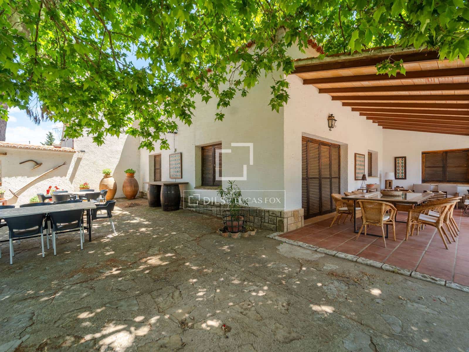 10 bedroom Finca/Country House for sale in Requena with pool garage - € 1,700,000 (Ref: 9928470)