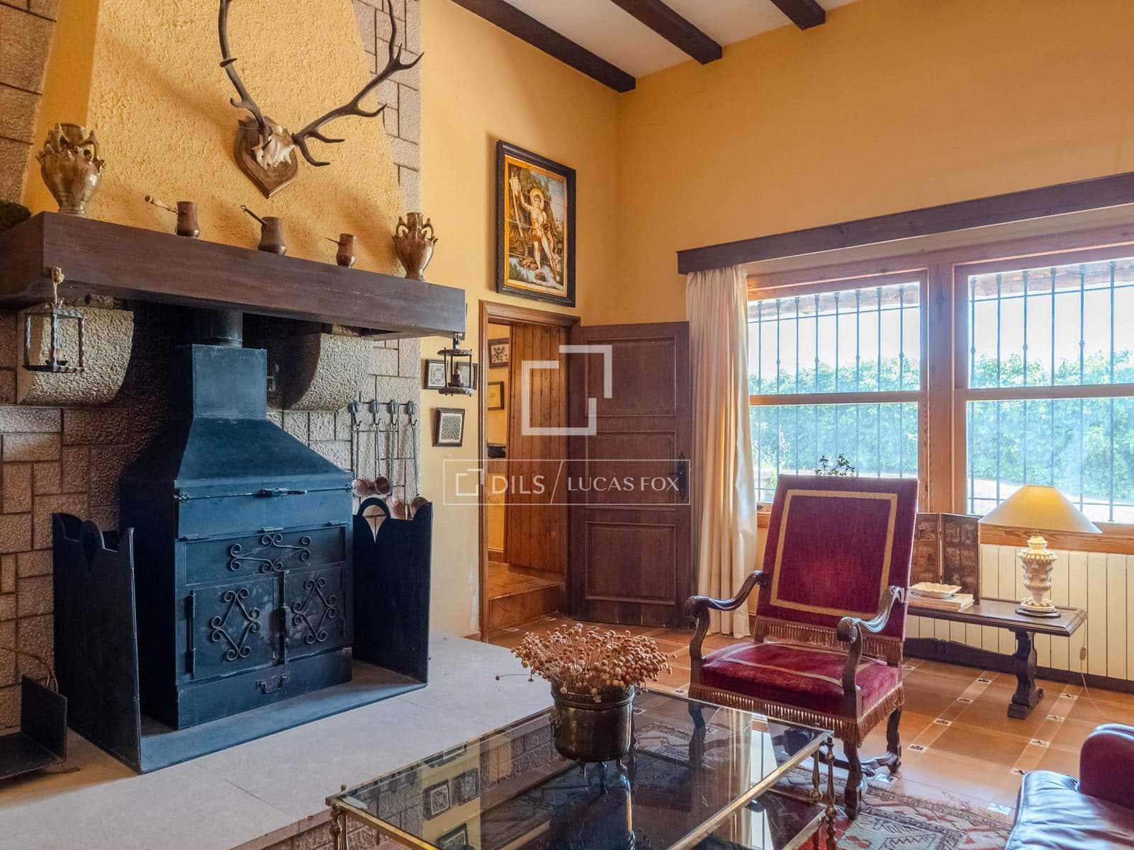 10 bedroom Finca/Country House for sale in Requena with pool garage - € 1,700,000 (Ref: 9928470)