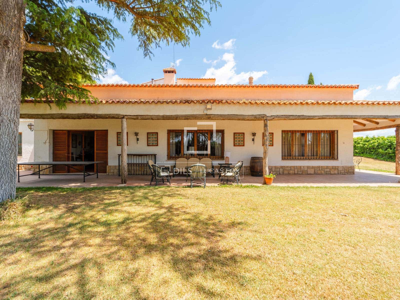 10 bedroom Finca/Country House for sale in Requena with pool garage - € 1,700,000 (Ref: 9928470)