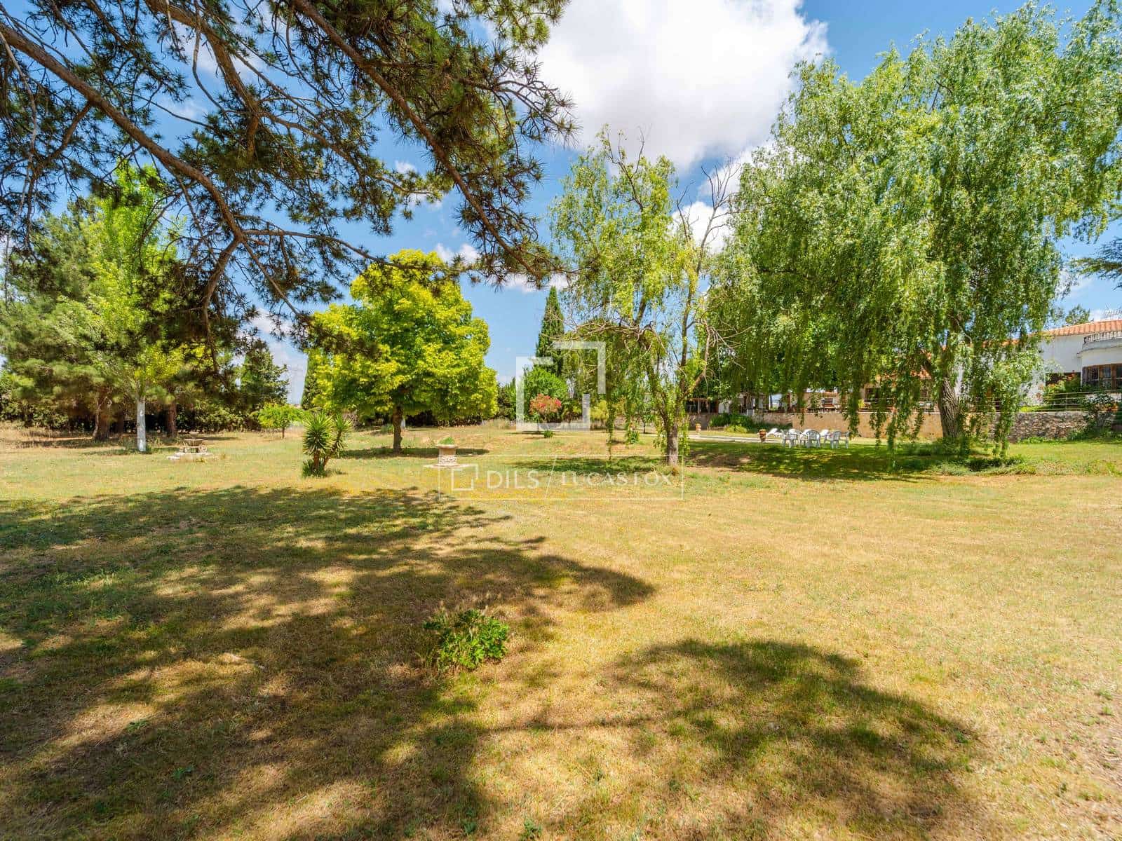 10 bedroom Finca/Country House for sale in Requena with pool garage - € 1,700,000 (Ref: 9928470)