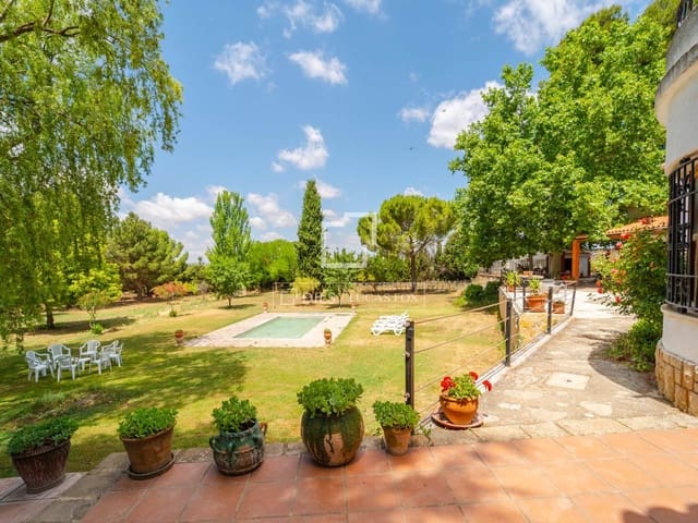10 slaapkamer Finca/Landhuis te koop in Requena met zwembad garage - € 1.700.000 (Ref: 9928470)