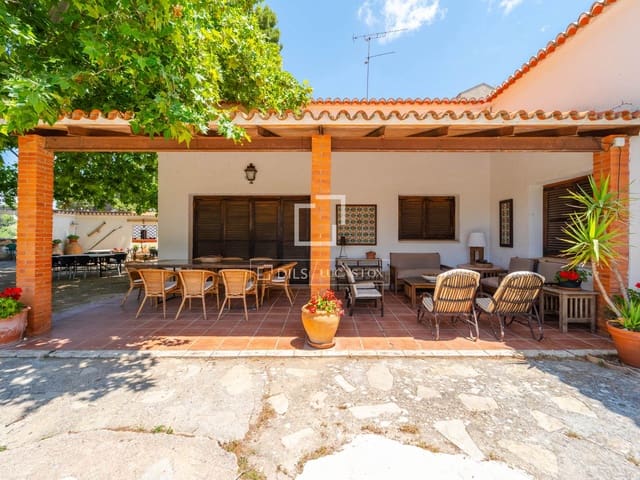 10 soveværelse Finca/Landehus til salg i Requena med swimmingpool garage - € 1.700.000 (Ref: 9928470)