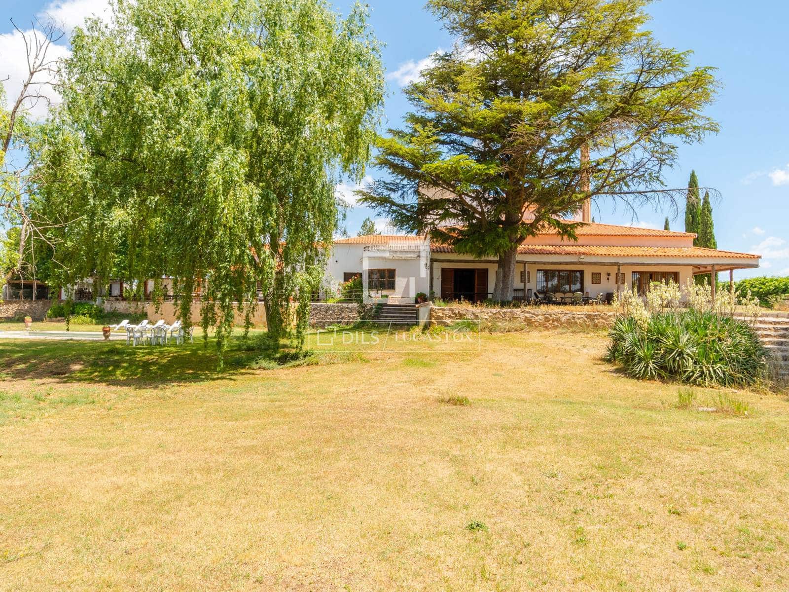 10 bedroom Finca/Country House for sale in Requena with pool garage - € 1,700,000 (Ref: 9928470)