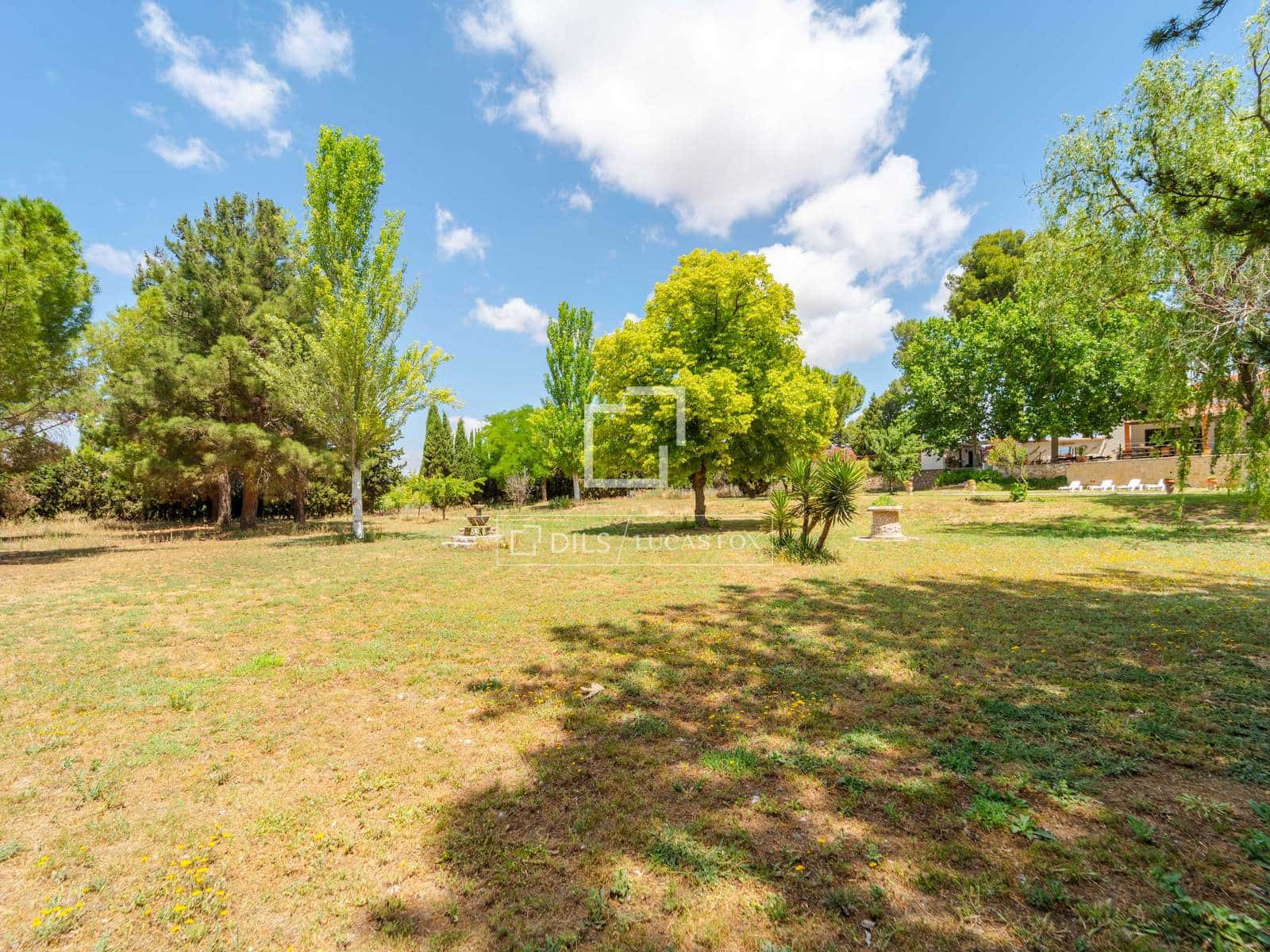 10 bedroom Finca/Country House for sale in Requena with pool garage - € 1,700,000 (Ref: 9928470)